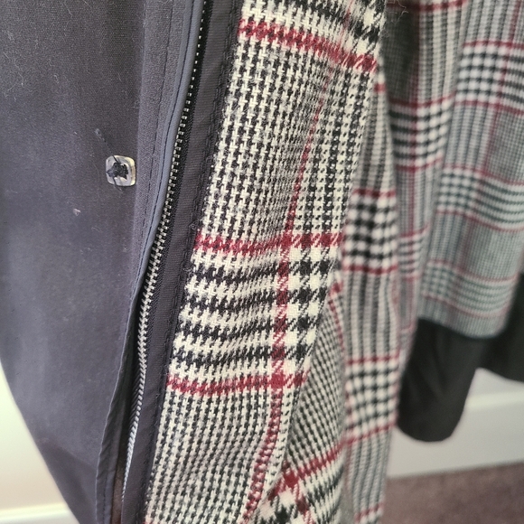 LONDON FOG WOMEN’S TRENCH COAT, Size 12 PET. With Belt, Scaft, Good Condition - Picture 7 of 16